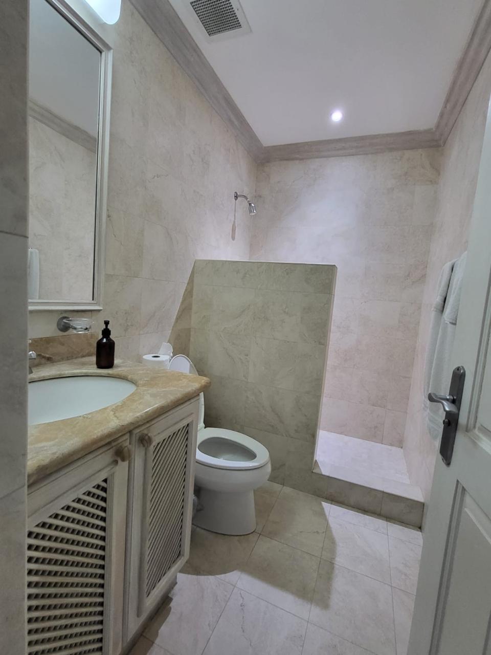 2nd bathroom