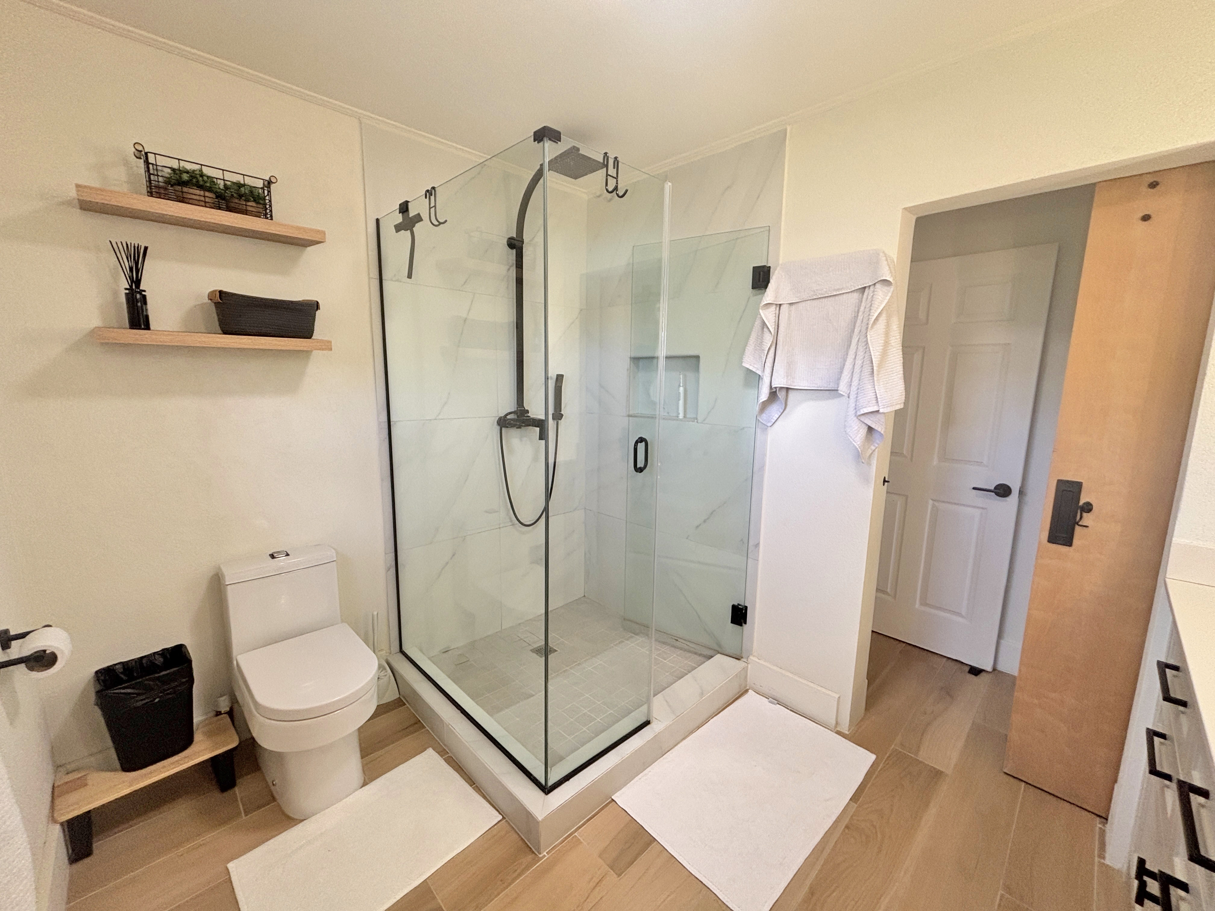 17 Yorkshire 1 master bathroom 2