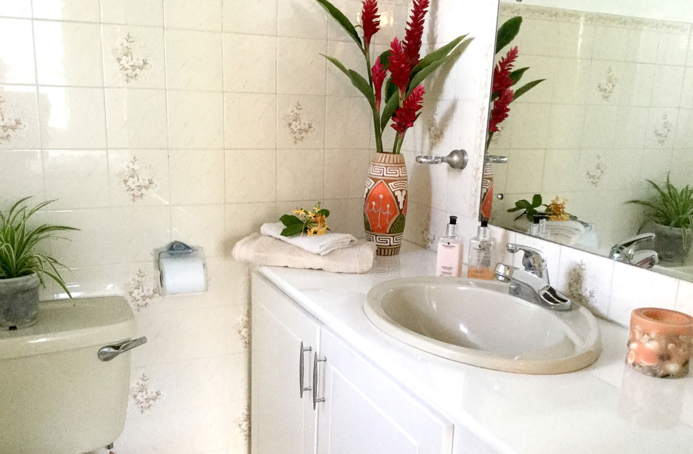 2017 22 Warrens master bathroom 0139 Edited