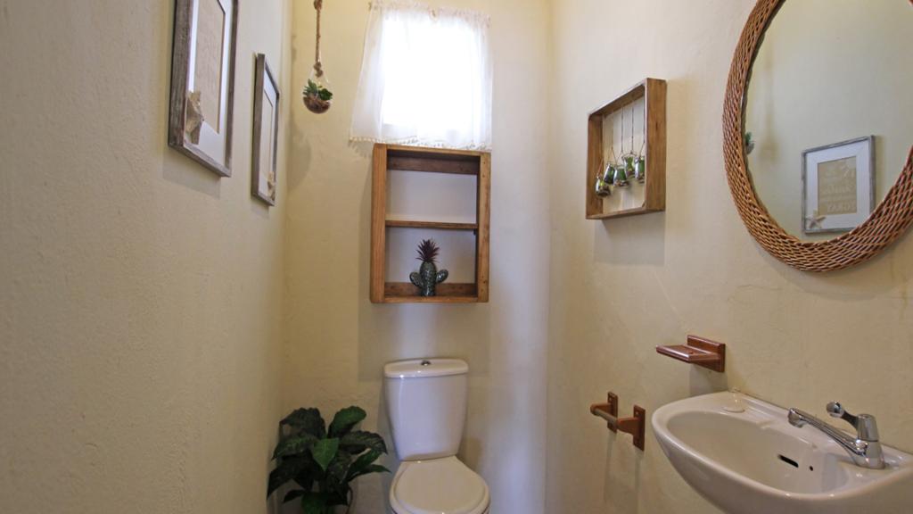 Powder room 6