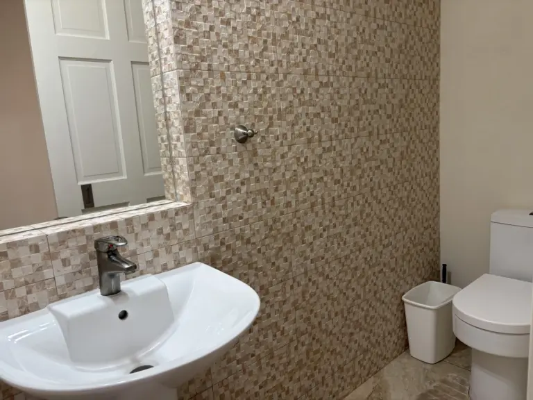 Millenium Heights Bathroom 2.5 768x576