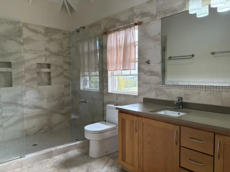 Millenium Heights Bathroom 768x576